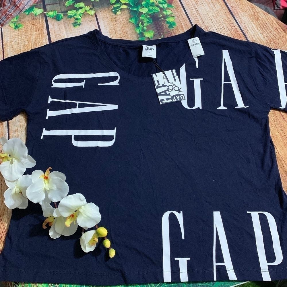 GAP CROP TOP SIZE LARGE